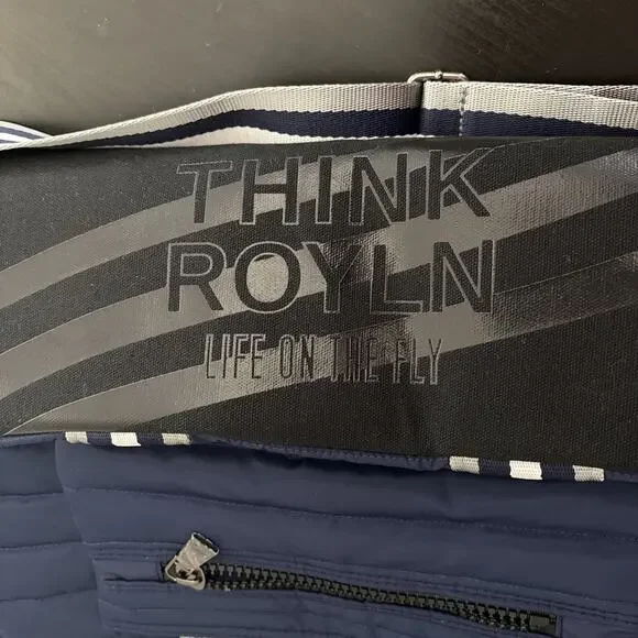 Think Royln The Highlander Duffel Bag w/ Trolly Sleeve Navy Blue NEW With Tags - Picture 3 of 9